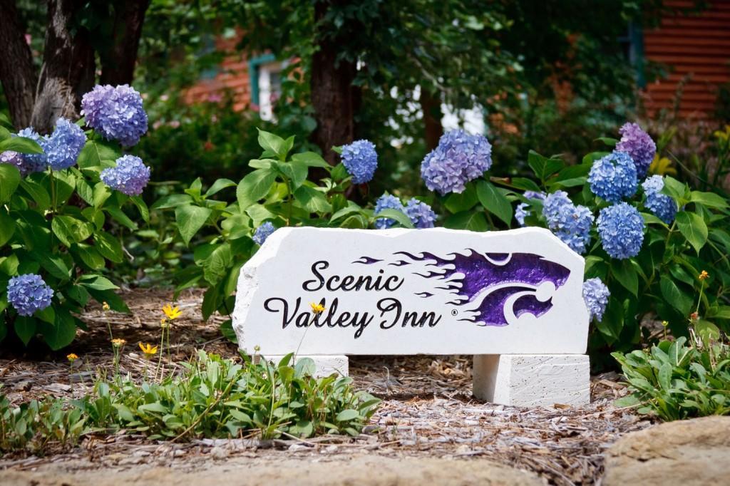 Scenic Valley Inn B&B And Event Center แมนฮัตตัน ภายนอก รูปภาพ